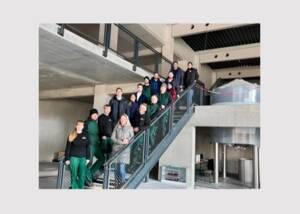 Managing Director Maximilian Krieger with some employees in the new Riedenburger Brauhaus building