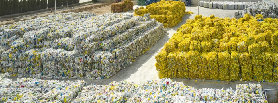 Verpackungs- und Recyclingspezialist ALPLA verarbeitete 2022 bereits 327.520 Tonnen Recyclingmaterial