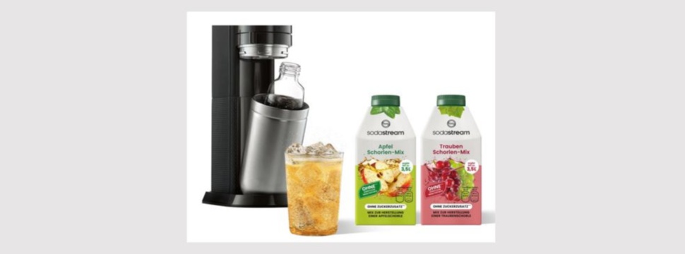 SodaStream, eine weltweit führende Marke für Wassersprudler, hat sich entschieden, seine neuen Sirupsorten Apfel Schorlen-Mix und Trauben Schorlen-Mix in der Kartonflasche SIG Dome 500 ml anzubieten. Damit steigt SodaStream in das Segment der Fruchtschorlen ein und nutzt erstmals aseptische Kartonpackungen als Teil seines kontinuierlichen Engagements für mehr Nachhaltigkeit. Apfel Schorlen-Mix und Trauben Schorlen-Mix in der Kartonflasche SIG Dome 500 ml