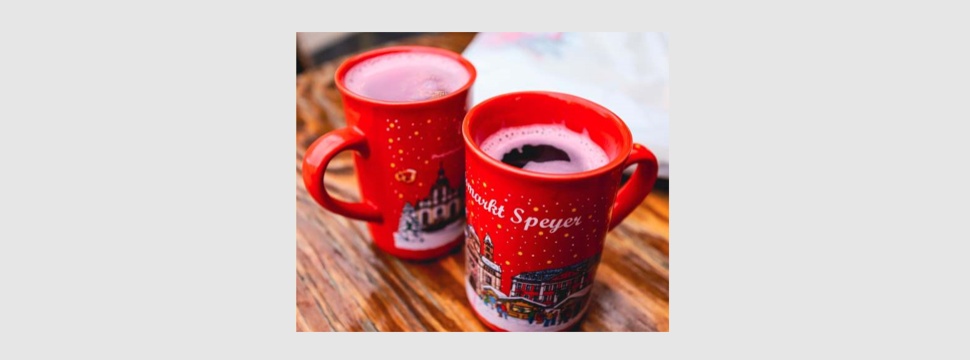 Mugs with mulled wine