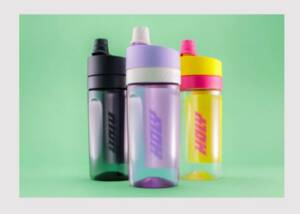 Greiner Packagings innovative Syrup Bottle mit integriertem Dosiersystem für HOLY