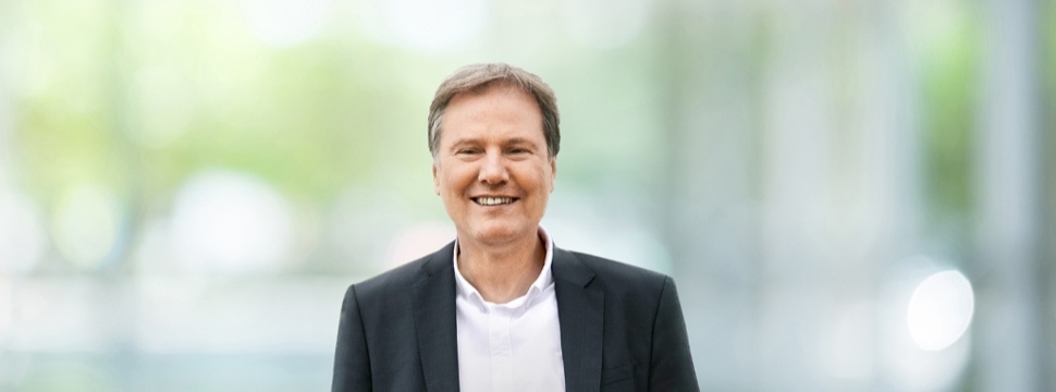 Symrise extends Executive Board contract of Heinz-Jürgen Bertram