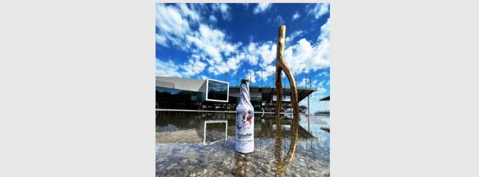 Festival beer 'Madame Butterfly' in front of the Festspielhaus