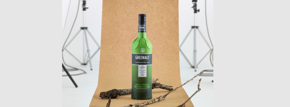 Greenall's bringt grüneren Greenall's Paper Bottle Gin in sparsamer Flasche auf den Markt