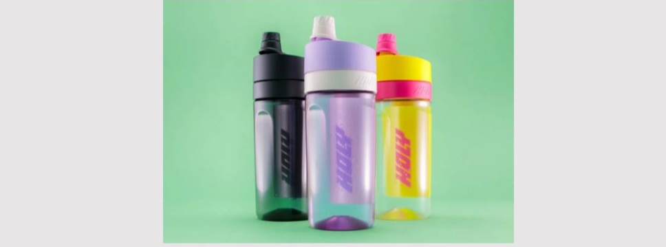Greiner Packagings innovative Syrup Bottle mit integriertem Dosiersystem für HOLY