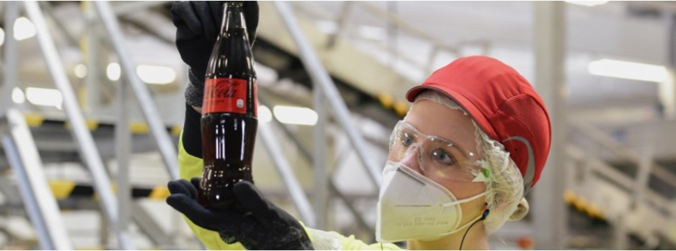 Abfüllung der 0,4-Liter-Glasflasche mit Coca-Cola Zero Sugar an der Mehrweglinie in Knetzgau