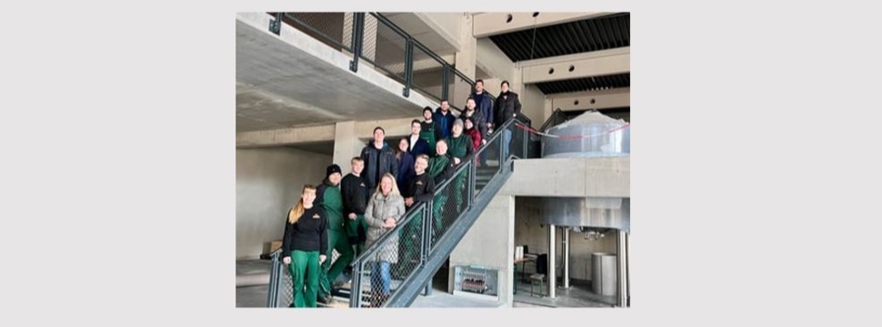 Managing Director Maximilian Krieger with some employees in the new Riedenburger Brauhaus building