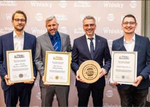 Die SLYRS Bavarian Whisky Distillery wurde bei den Germany’s Best Whisky Awards 2026 des Magazins Der Whisky Botschafter als Best Whisky Distillery National ausgezeichnet.