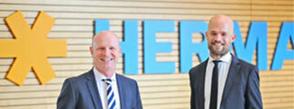 Significant increase in sales despite difficult conditions: "This was only possible because we remained capable of delivering throughout the year thanks to our prudent and dedicated teams," said HERMA Managing Directors Sven Schneller (left) and Dr. Guido Spachtholz when they announced the figures for the 2020 financial year.