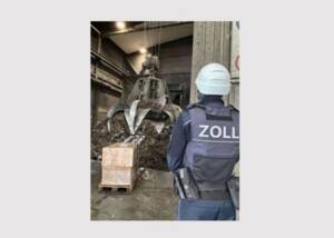 Customs Office destroyed 62.400 imitated energy drinks.