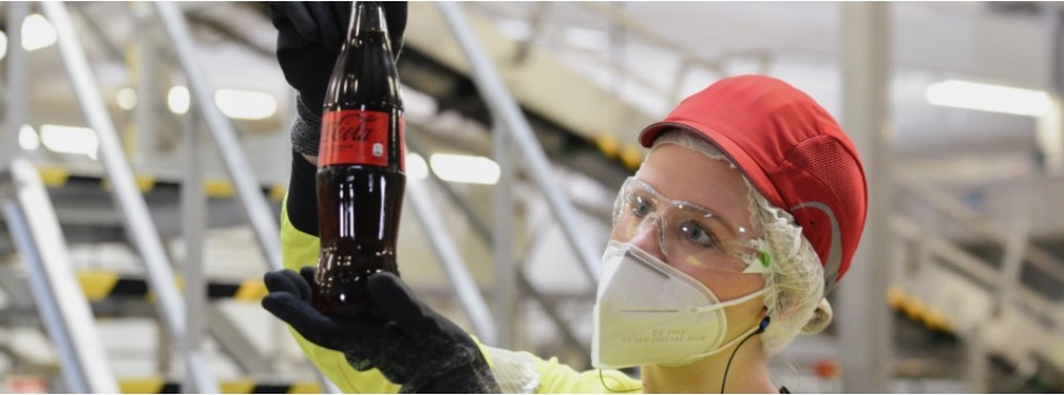 Filling of the 0.4-liter glass bottle with Coca-Cola Zero Sugar on the returnable line in Knetzgau