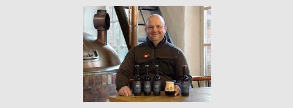 Brewer Christoph Puttnies presents the wood barrel-aged beers.