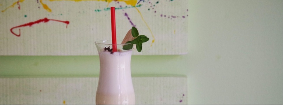 Cocktail mit Trinkhalm