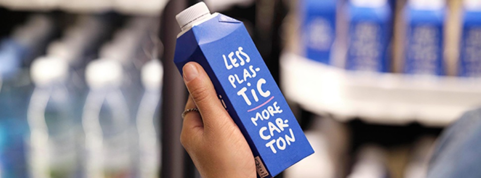 SIG launcht die on-the-go Kartonflasche SIG DomeMini, eine ideale Verpackung für unterwegs. Die kleinformatige Packung bietet den Komfort einer Plastikflasche verbunden mit den Umweltvorteilen einer Kartonpackung.