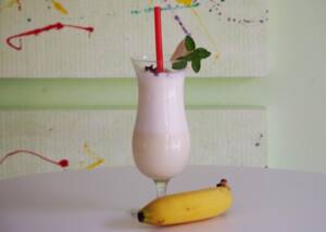 Cocktail mit Trinkhalm