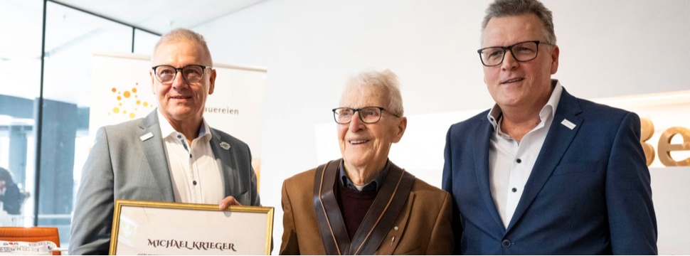 Foto von links: Georg Rittmayer (Verbandspräsident Private Brauereien e.V.), Michael Krieger (Seniorchef Riedenburger Brauhaus), Stefan Stang (Hauptgeschäftsführer Private Brauereien Bayern e.V.)