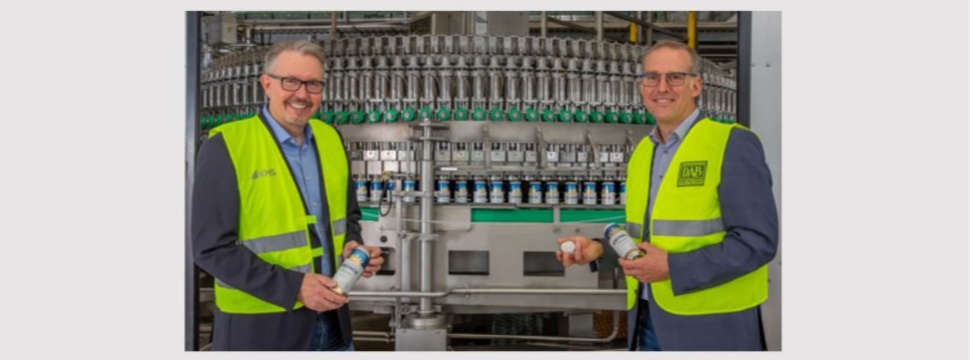 Dirk Dünnhaupt (l.), KHS sales manager for North Rhine-Westphalia, and Steffen Krauß, head of technology at Dortmunder Brauereien, are looking forward to the new filling line due to go into operation at Steigerstrasse in November.