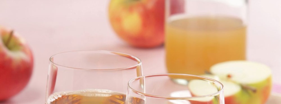 Naturally cloudy apple juice