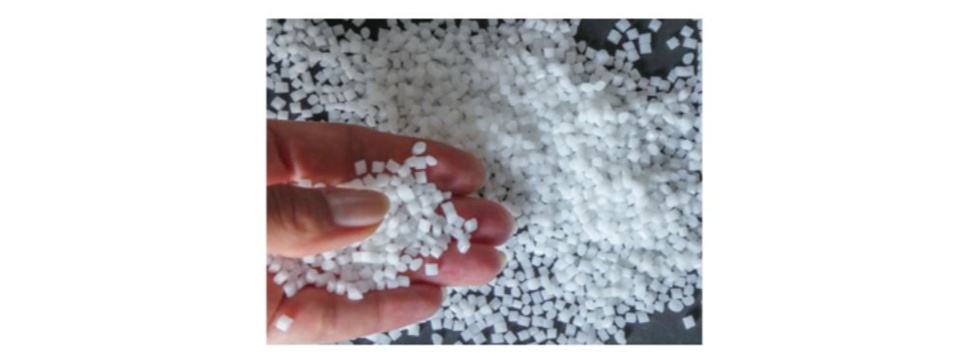 Plastic pellets for further processing in injection molding or extruders.