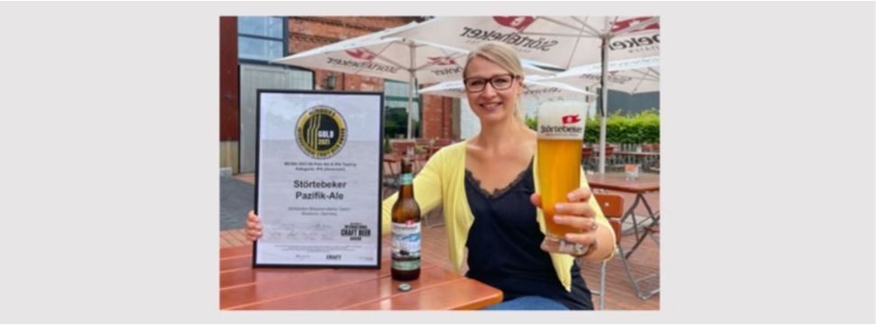 Delighted with the coveted award for the new Störtebeker Pacific Ale: Beer Sommelier World Champion Elisa Raus.