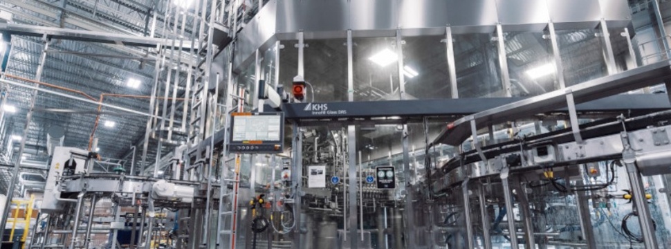 The KHS Innofill Glass DRS filler that can process up to 60,000 bottles per hour is part of the glass line in Mannheim.
